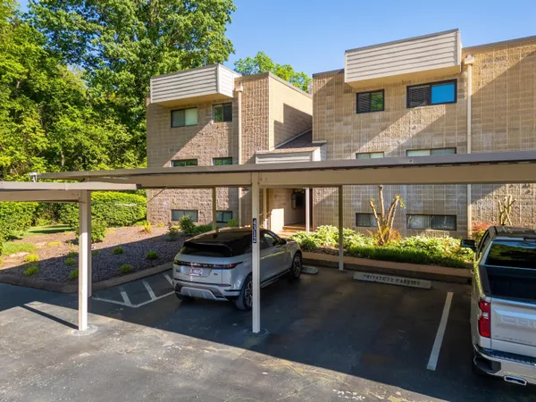 $2,650 | 4312 Lakeshore Lane, Unit 304, Chattanooga, TN 37415
