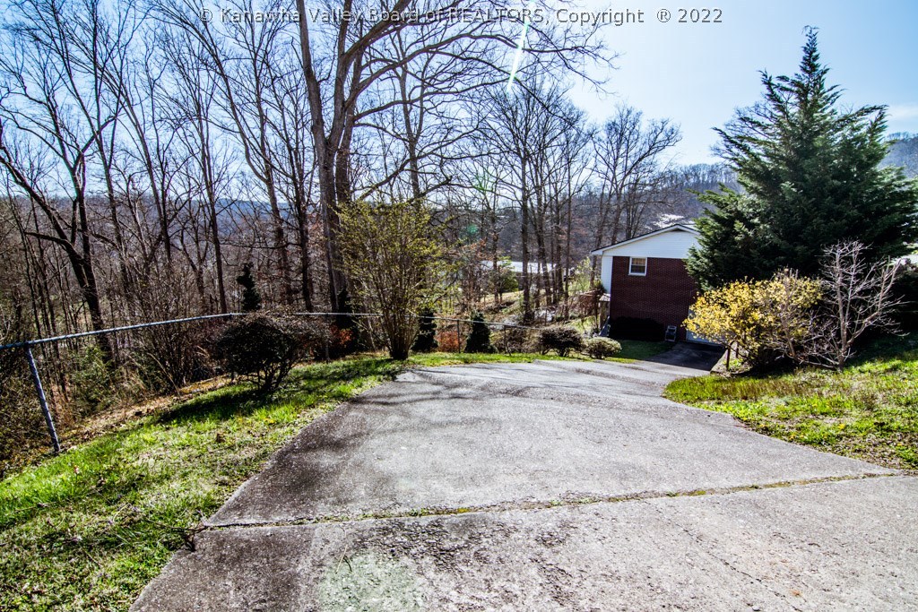 103 Azalea Drive Elkview, WV 25071 - Photo 4 of 27 Gallery Image 4