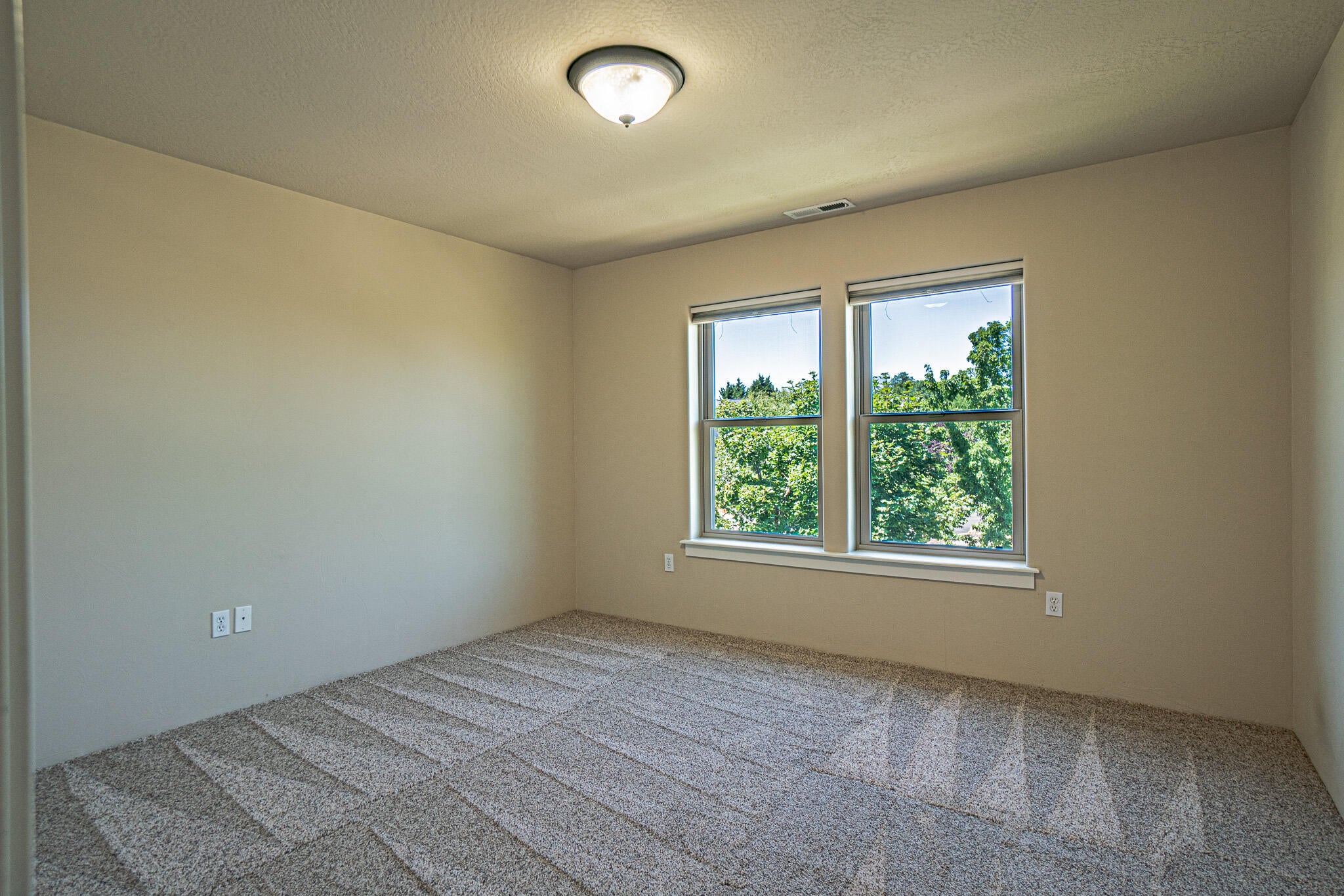 1101 Lithia Way Talent, OR 97540 - Photo 24 of 68 DSC02539-HDR