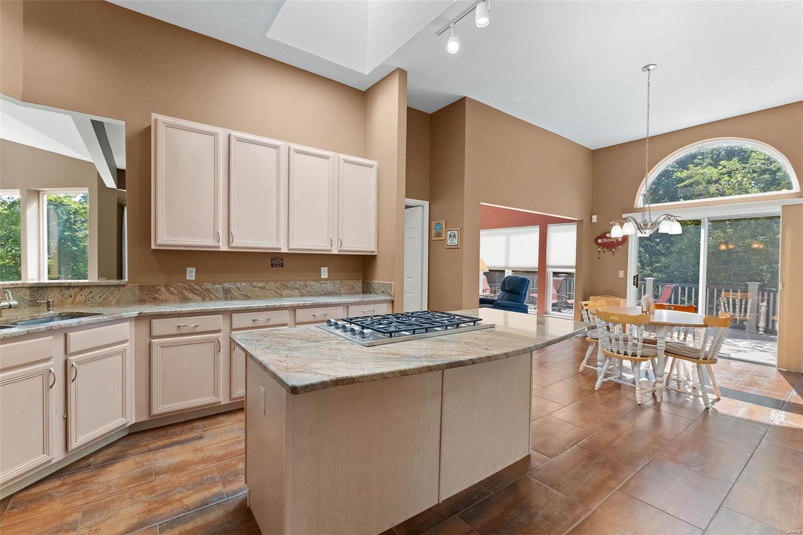 16046 Forest Valley Drive Ballwin, MO 63021 - Photo 13 of 54