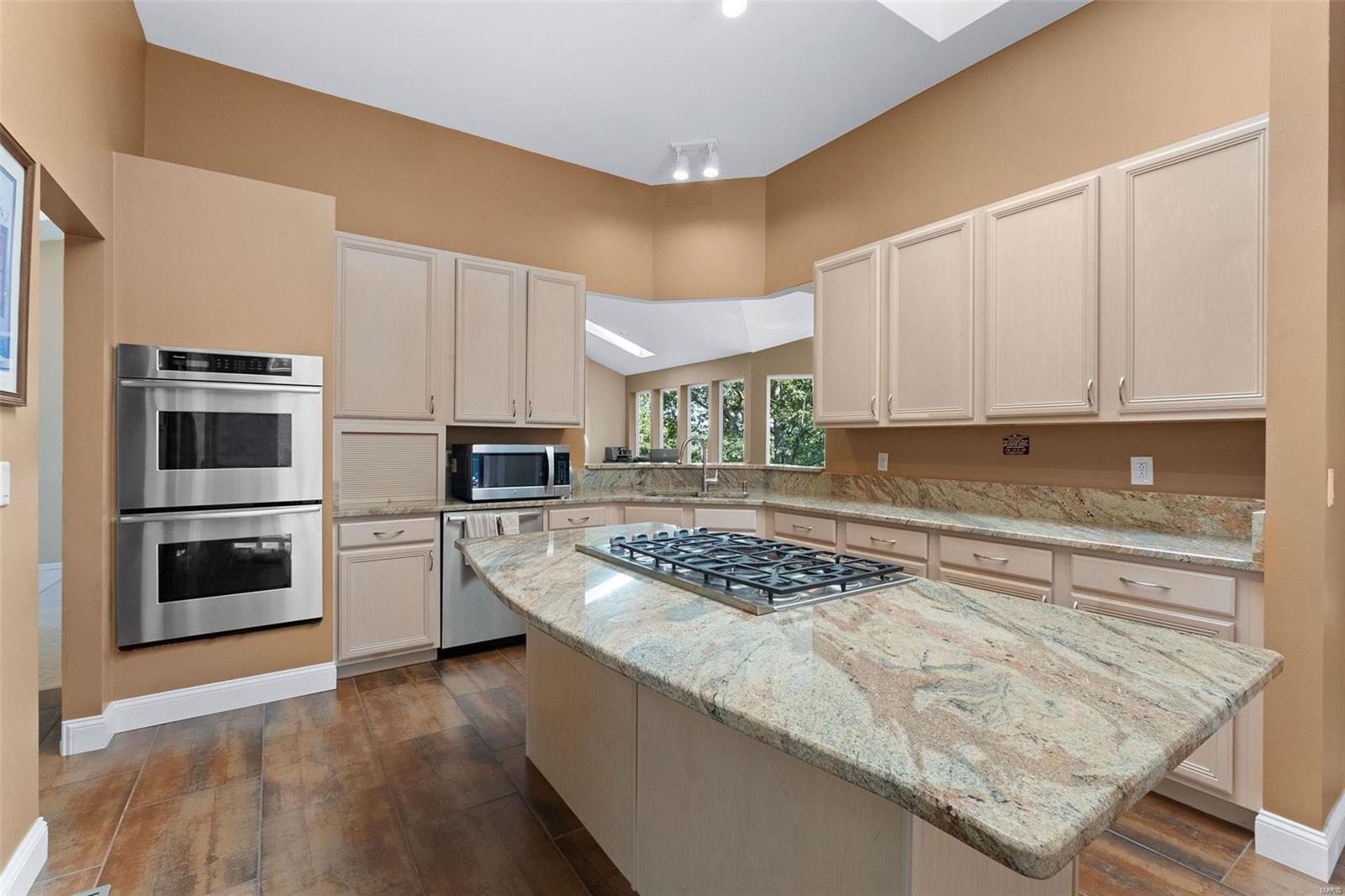 16046 Forest Valley Drive Ballwin, MO 63021 - Photo 15 of 54