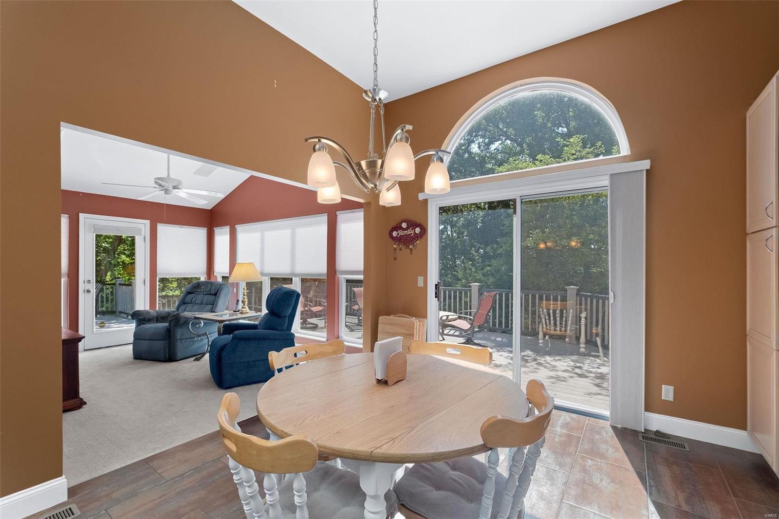 16046 Forest Valley Drive Ballwin, MO 63021 - Photo 17 of 54