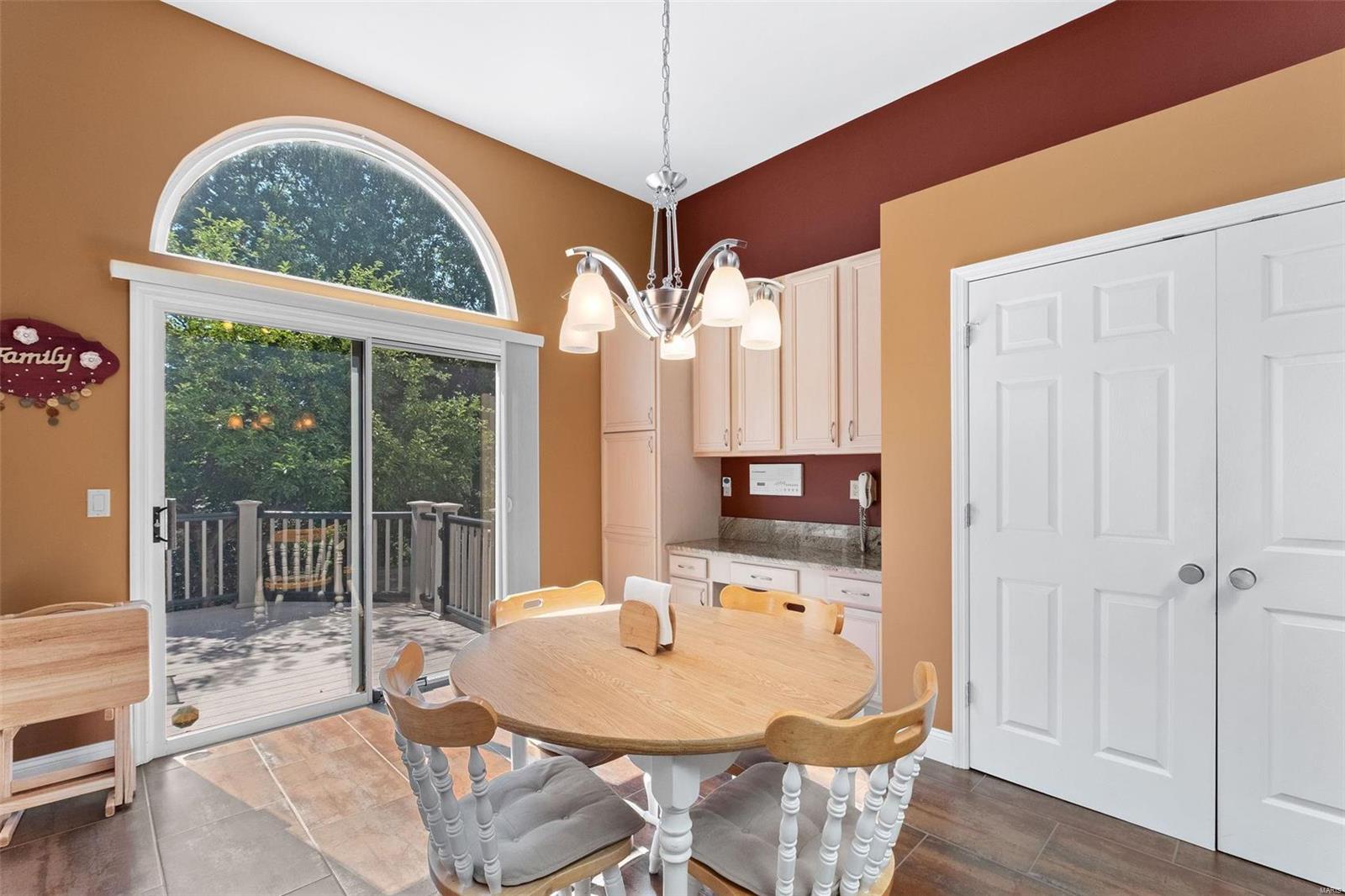 16046 Forest Valley Drive Ballwin, MO 63021 - Photo 20 of 54