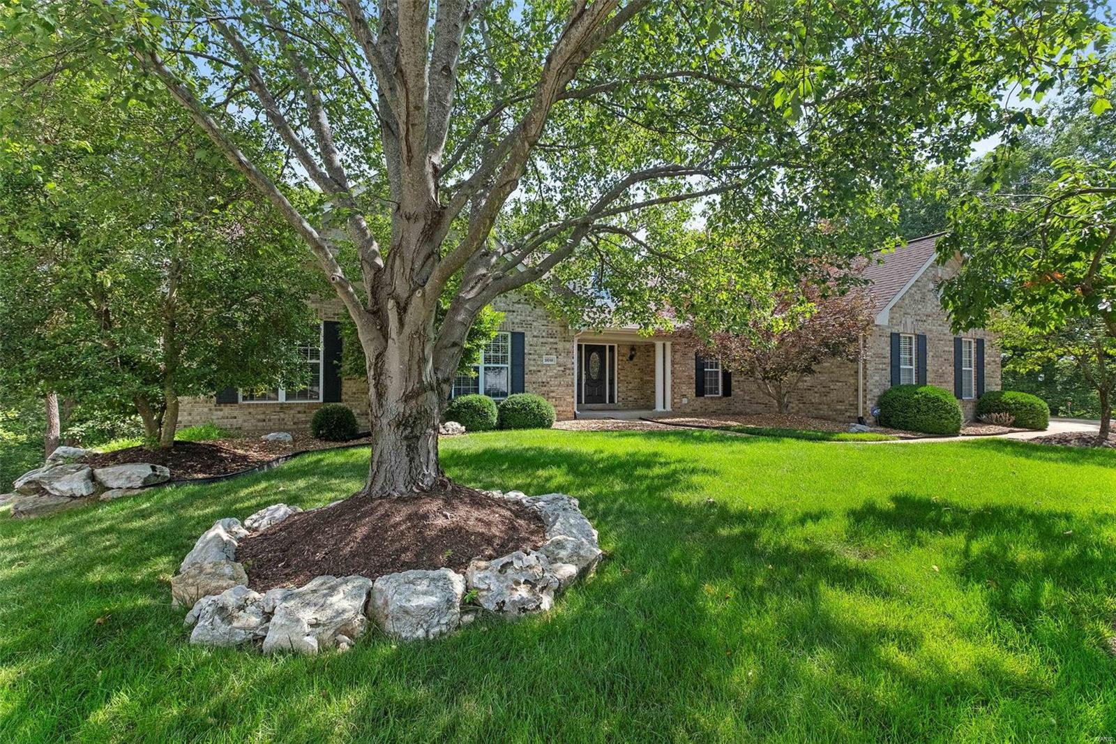 16046 Forest Valley Drive Ballwin, MO 63021 - Photo 3 of 54