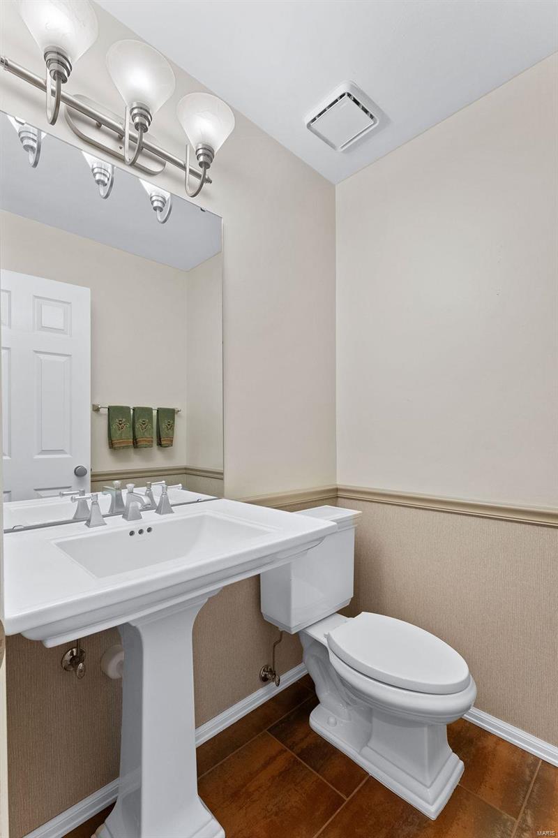 16046 Forest Valley Drive Ballwin, MO 63021 - Photo 32 of 54