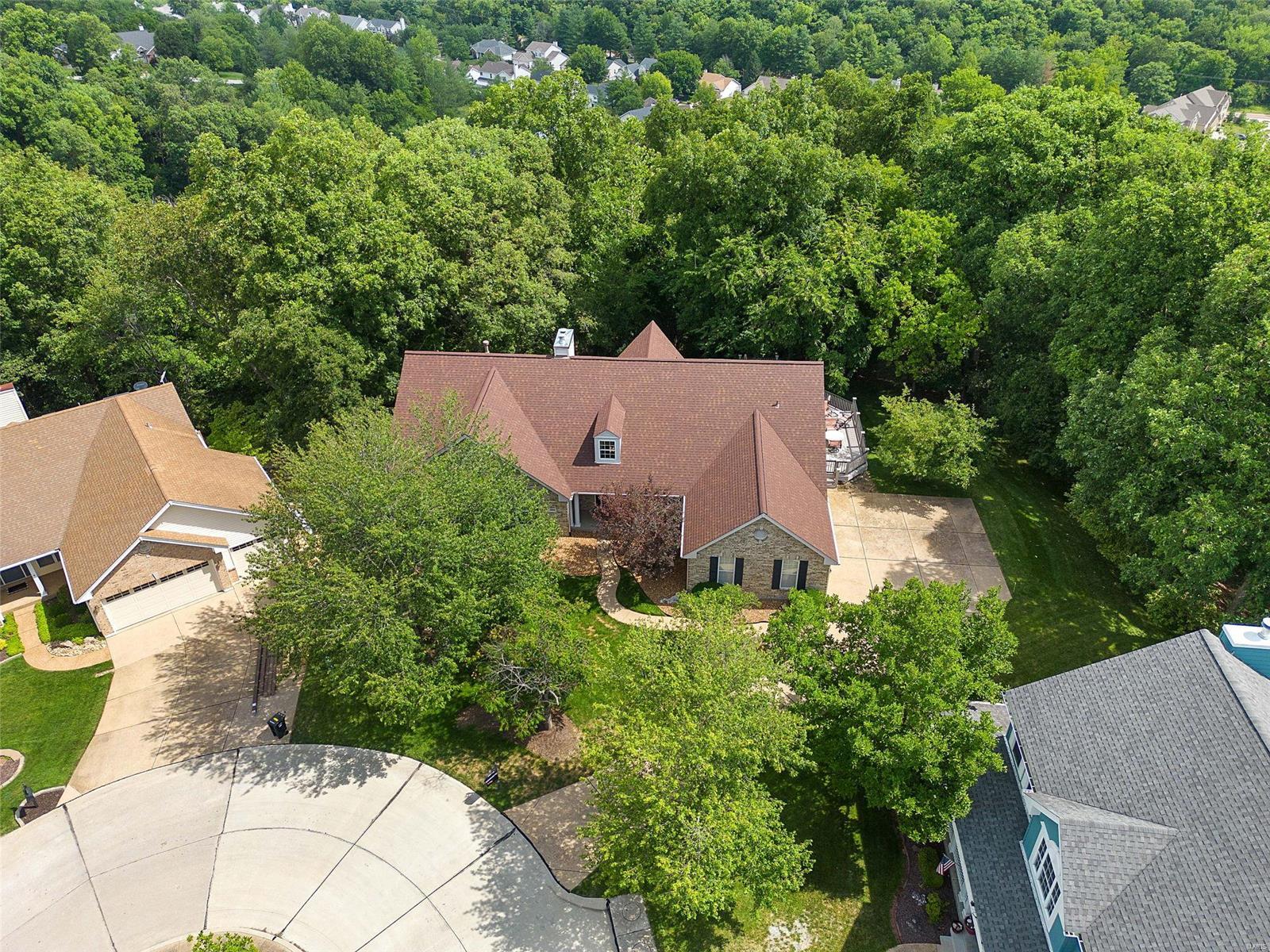 16046 Forest Valley Drive Ballwin, MO 63021 - Photo 4 of 54