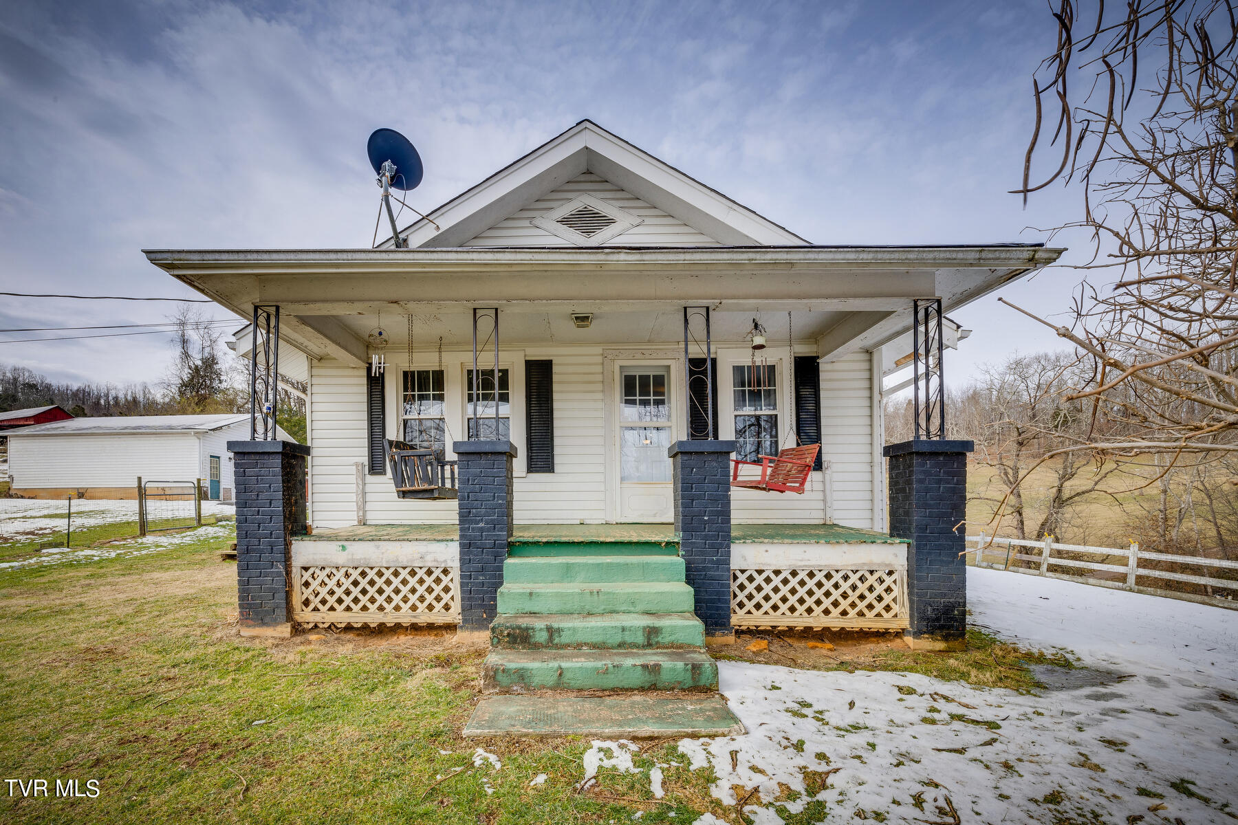 108 John Taylor Road Elizabethton, TN 37643 - Photo 2 of 53 001