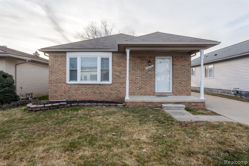 29030 Springstead Street Gibraltar, MI 48173 - Photo 1 of 23