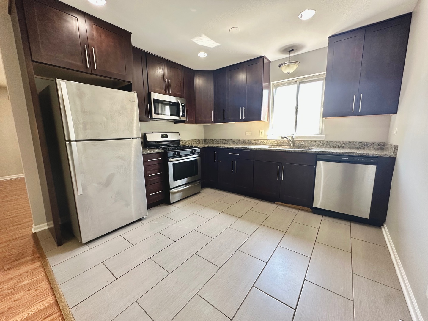 899 Carl Avenue Elgin, IL 60120 - Photo 4 of 17