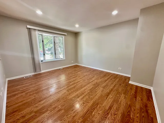 $340,000 | 899 Carl Avenue, Elgin, IL 60120