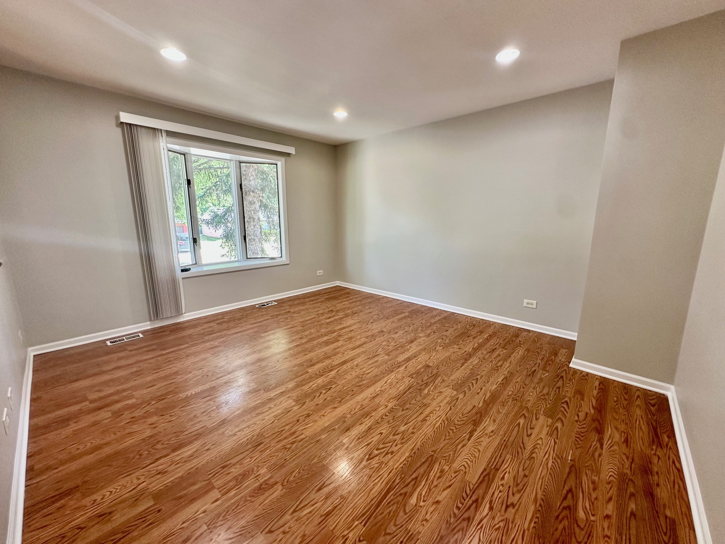 899 Carl Avenue Elgin, IL 60120 - Photo 5 of 17