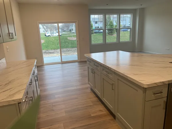 $3,500 | 1977 Leiter Way, Unit 12003, Hoffman Estates, IL 60169