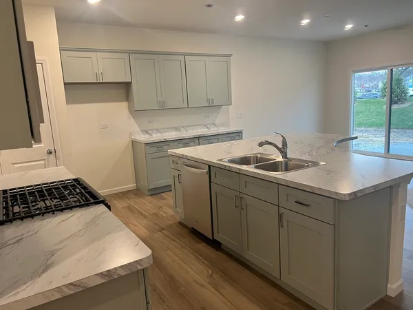 $3,500 | 1977 Leiter Way, Unit 12003, Hoffman Estates, IL 60169