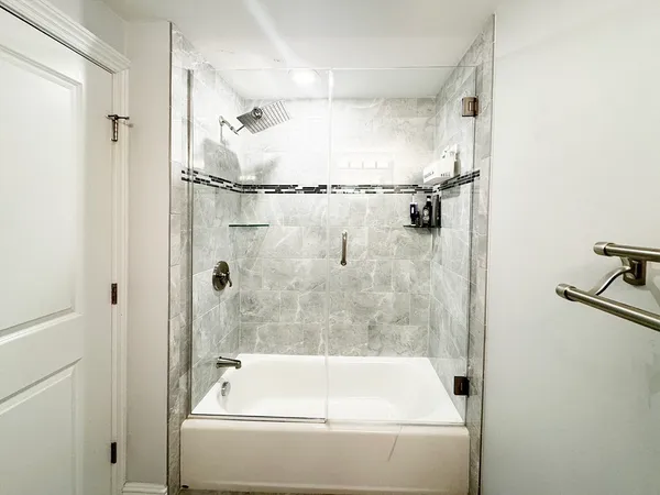 $2,950 | 214 East Eagle Street, Unit 4, Boston, MA 02128