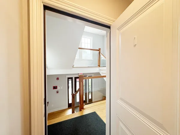 $2,950 | 214 East Eagle Street, Unit 4, Boston, MA 02128