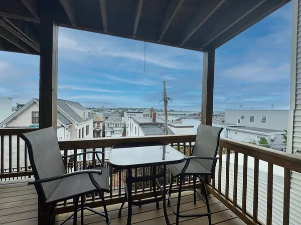 $2,950 | 214 East Eagle Street, Unit 4, Boston, MA 02128