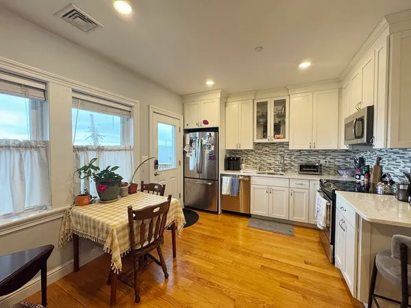 $2,950 | 214 East Eagle Street, Unit 4, Boston, MA 02128