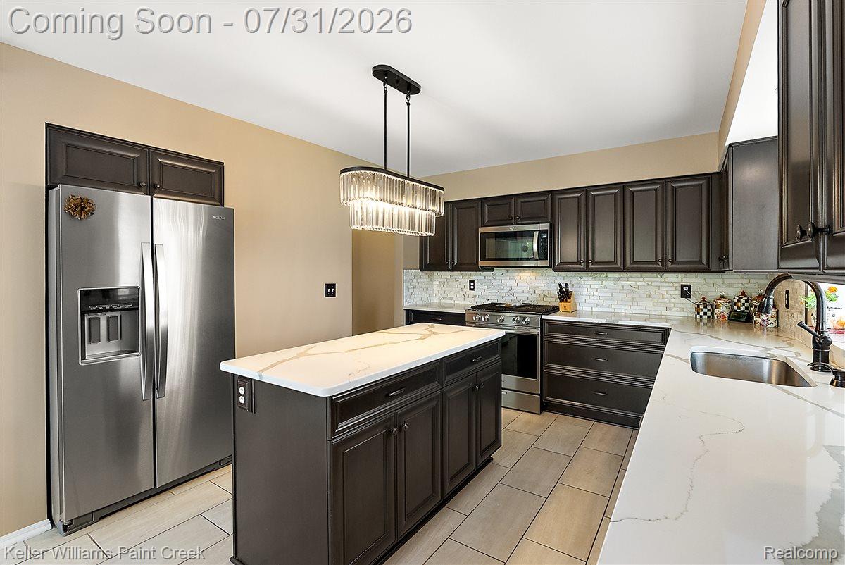 3151 Goldenrod Drive Rochester, MI 48307 - Photo 17 of 55 34-3151 Goldenrod-34.jpg