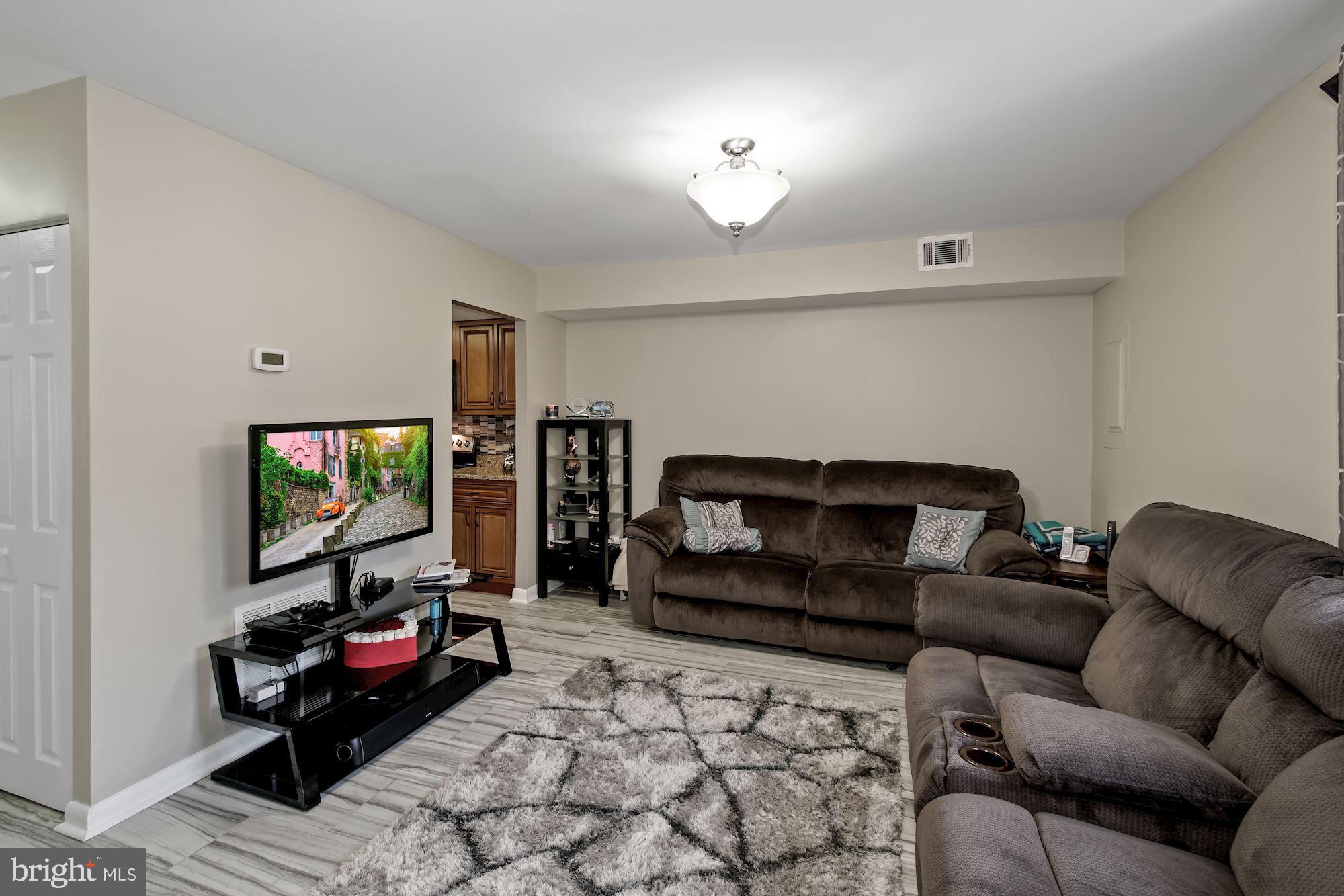 17652 Shady Spring Terrace Gaithersburg, MD 20877 - Photo 5 of 30 Gallery Image 5