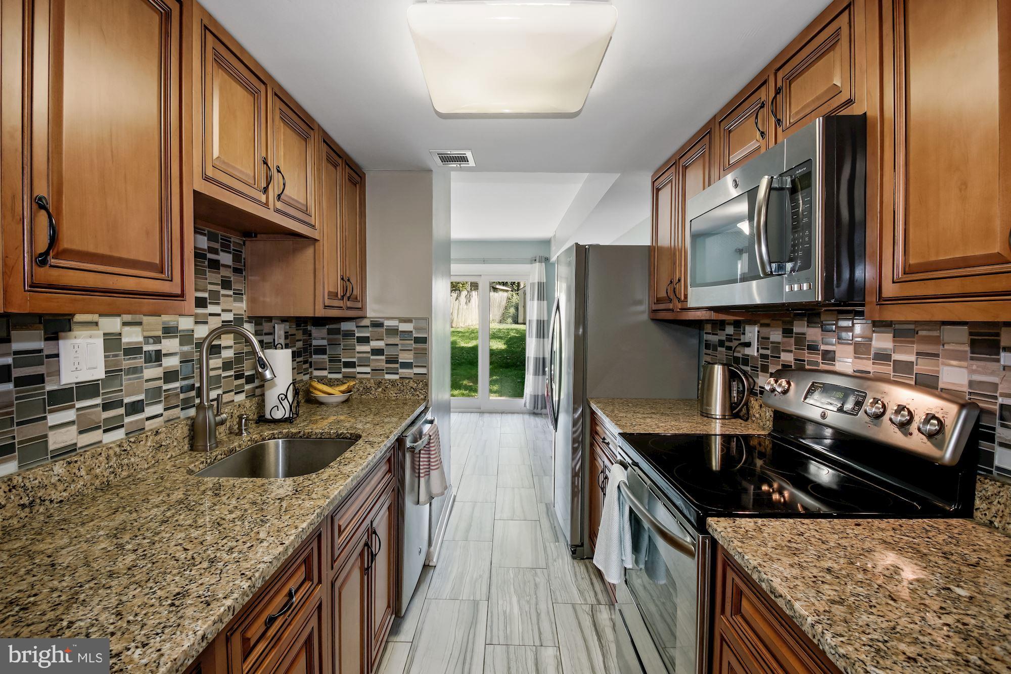 17652 Shady Spring Terrace Gaithersburg, MD 20877 - Photo 8 of 30 Gallery Image 8