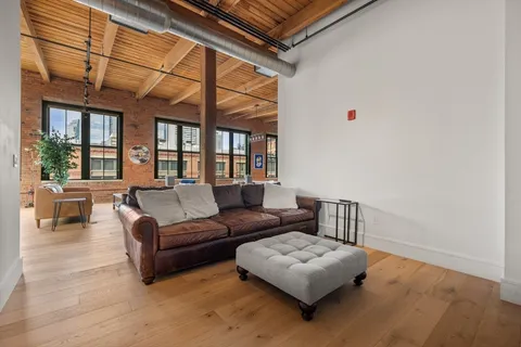 $3,250,000 | 49 Melcher Street, Unit 502, Boston, MA 02210
