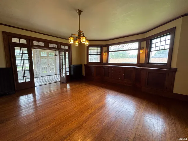 $250,000 | 387 North Kellogg Street, Galesburg, IL 61401