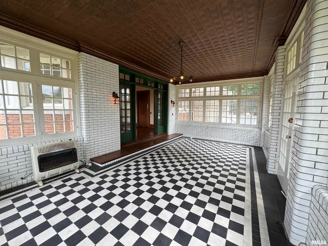 $250,000 | 387 North Kellogg Street, Galesburg, IL 61401