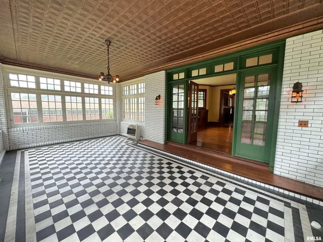 $250,000 | 387 North Kellogg Street, Galesburg, IL 61401