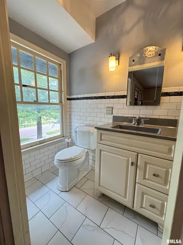 $250,000 | 387 North Kellogg Street, Galesburg, IL 61401