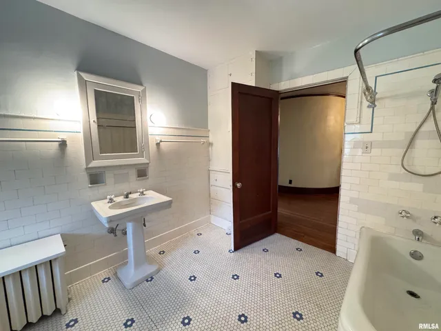 $250,000 | 387 North Kellogg Street, Galesburg, IL 61401