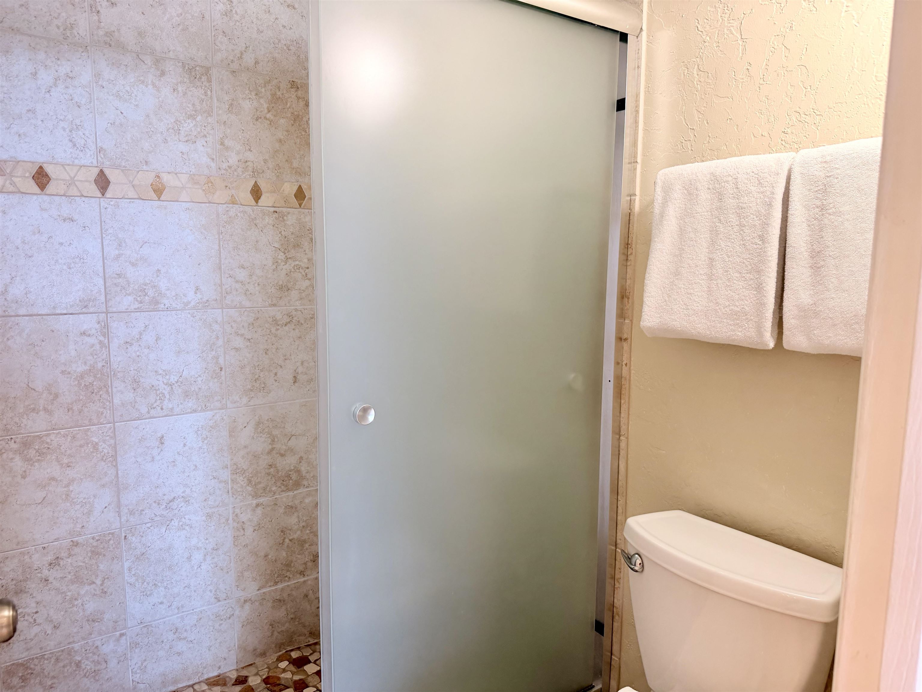 3543 Lower Honoapiilani Road, Unit L302 Lahaina, HI 96761 - Photo 22 of 45 a white toilet sitting next to a bathroom sink