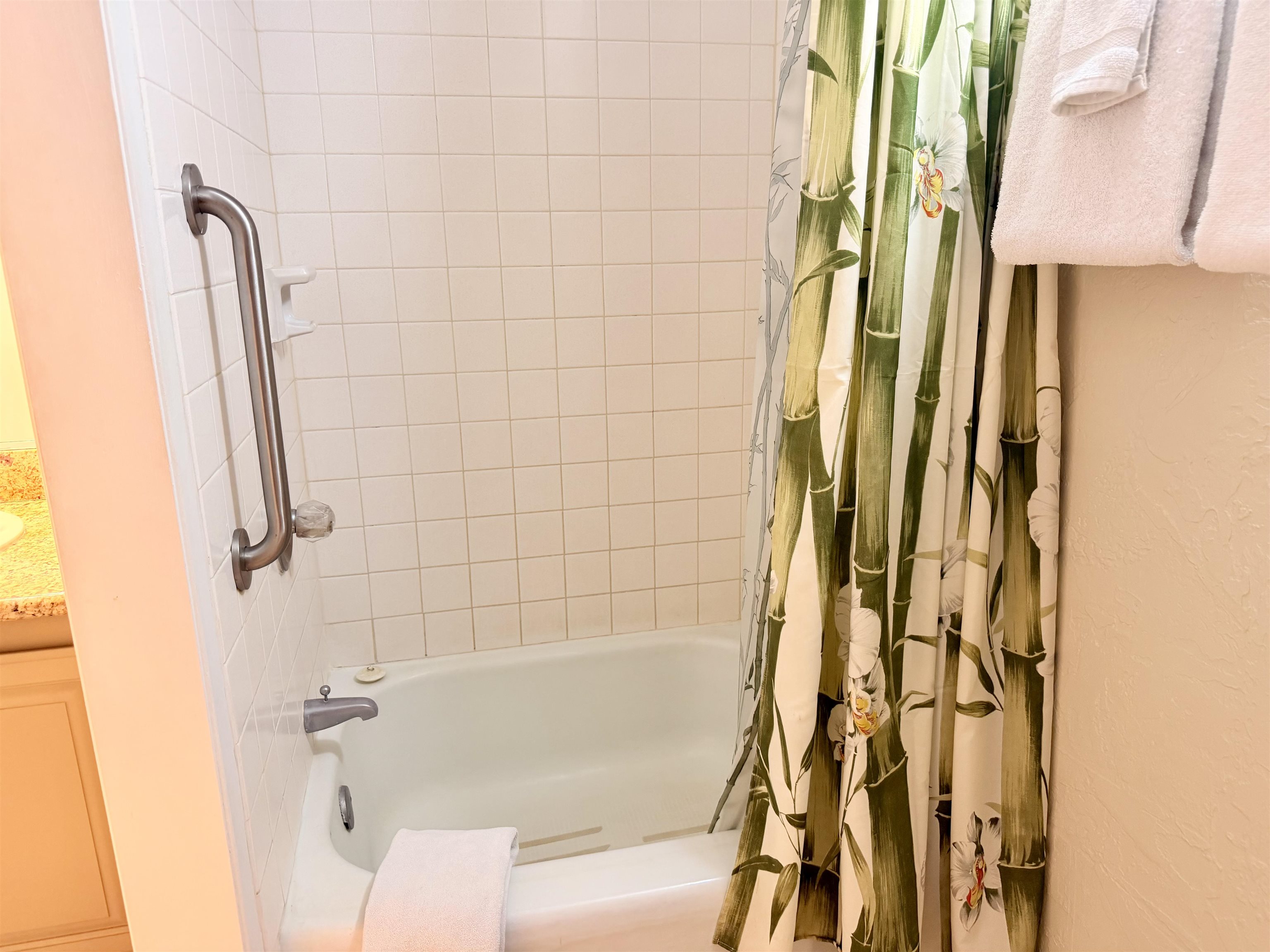 3543 Lower Honoapiilani Road, Unit L302 Lahaina, HI 96761 - Photo 29 of 45 a bathroom with a bathtub and shower