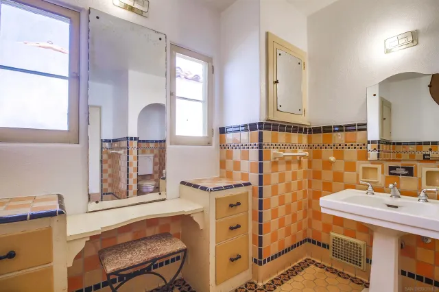 $2,200,000 | 2854 Albatross Street, San Diego, CA 92103