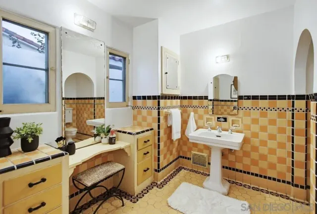 $2,195,000 | 2854 Albatross Street, San Diego, CA 92103