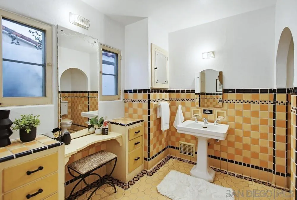 2854 Albatross Street San Diego, CA 92103 - Photo 32 of 51