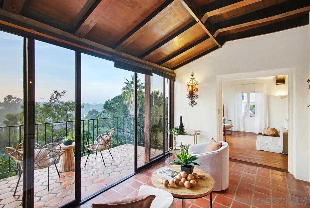 2854 Albatross Street San Diego, CA 92103 - Photo 6 of 51