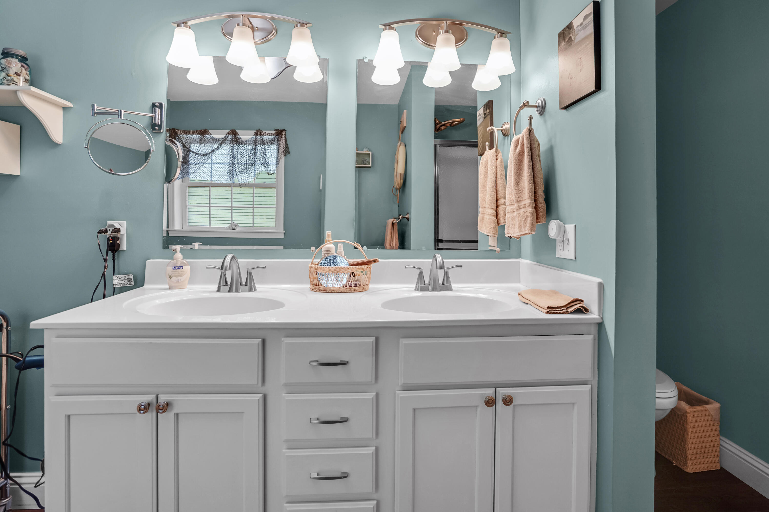 401 Whisperway Road Moneta, VA 24121 - Photo 24 of 60 Primary Bathroom