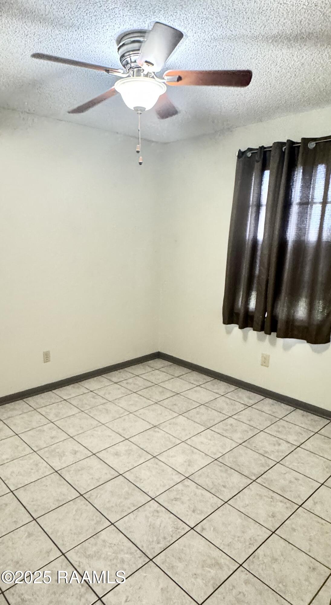 209 Lowell Drive Lafayette, LA 70506 - Photo 4 of 12 Living Room Area