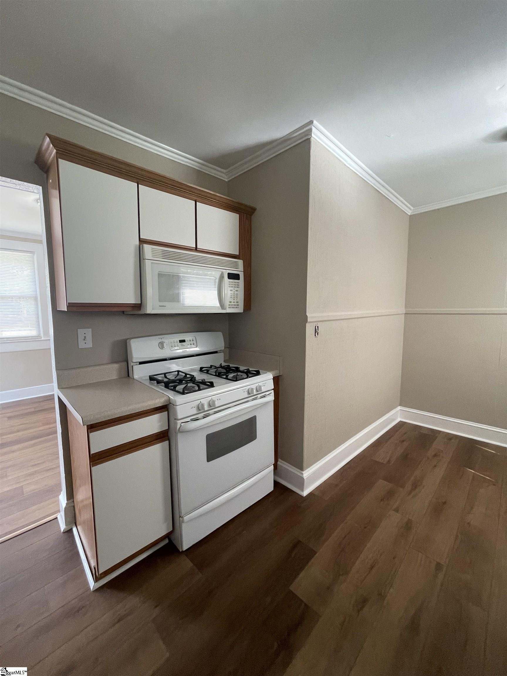 19 Lowndes Hill Road Greenville, SC 29607 - Photo 5 of 23