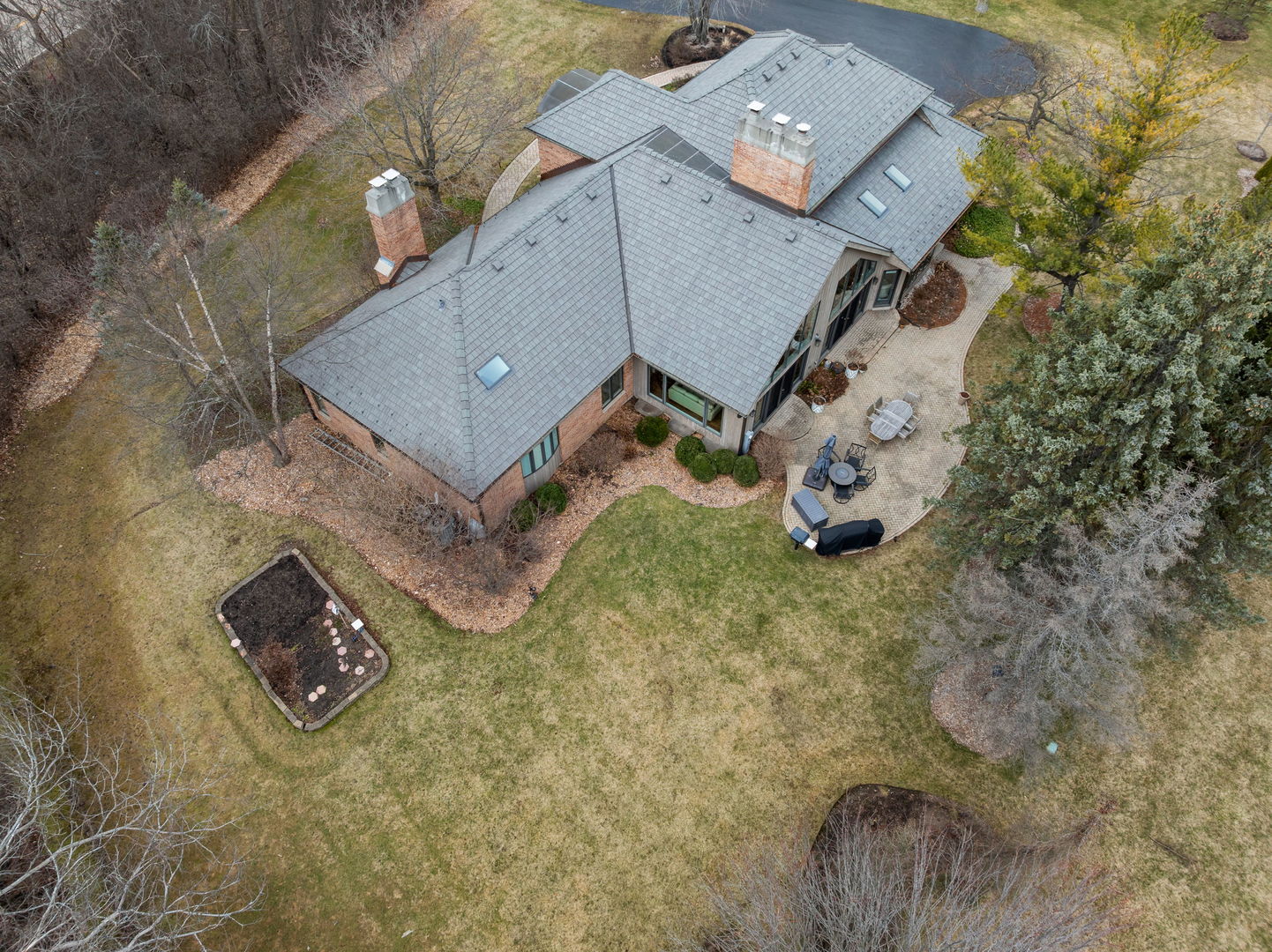 791 South Ridge Road Lake Forest, IL 60045 - Photo 36 of 40 an aerial view of a house with a yard and garden