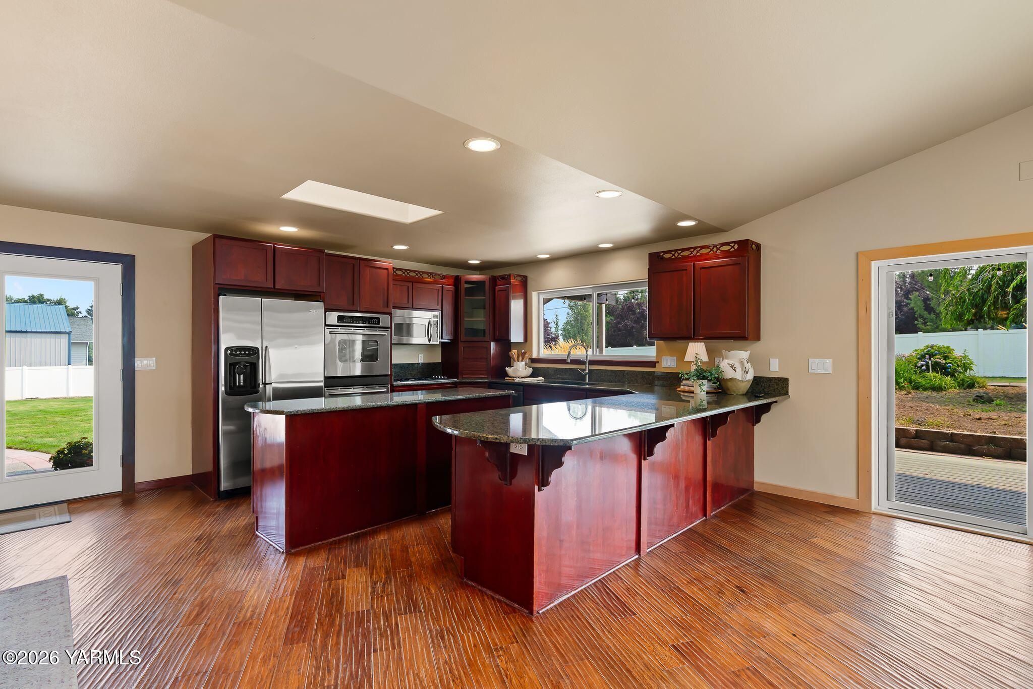 575 Parish Road Selah, WA 98942 - Photo 13 of 36 12_Kitchen_GourmetAndSpacious