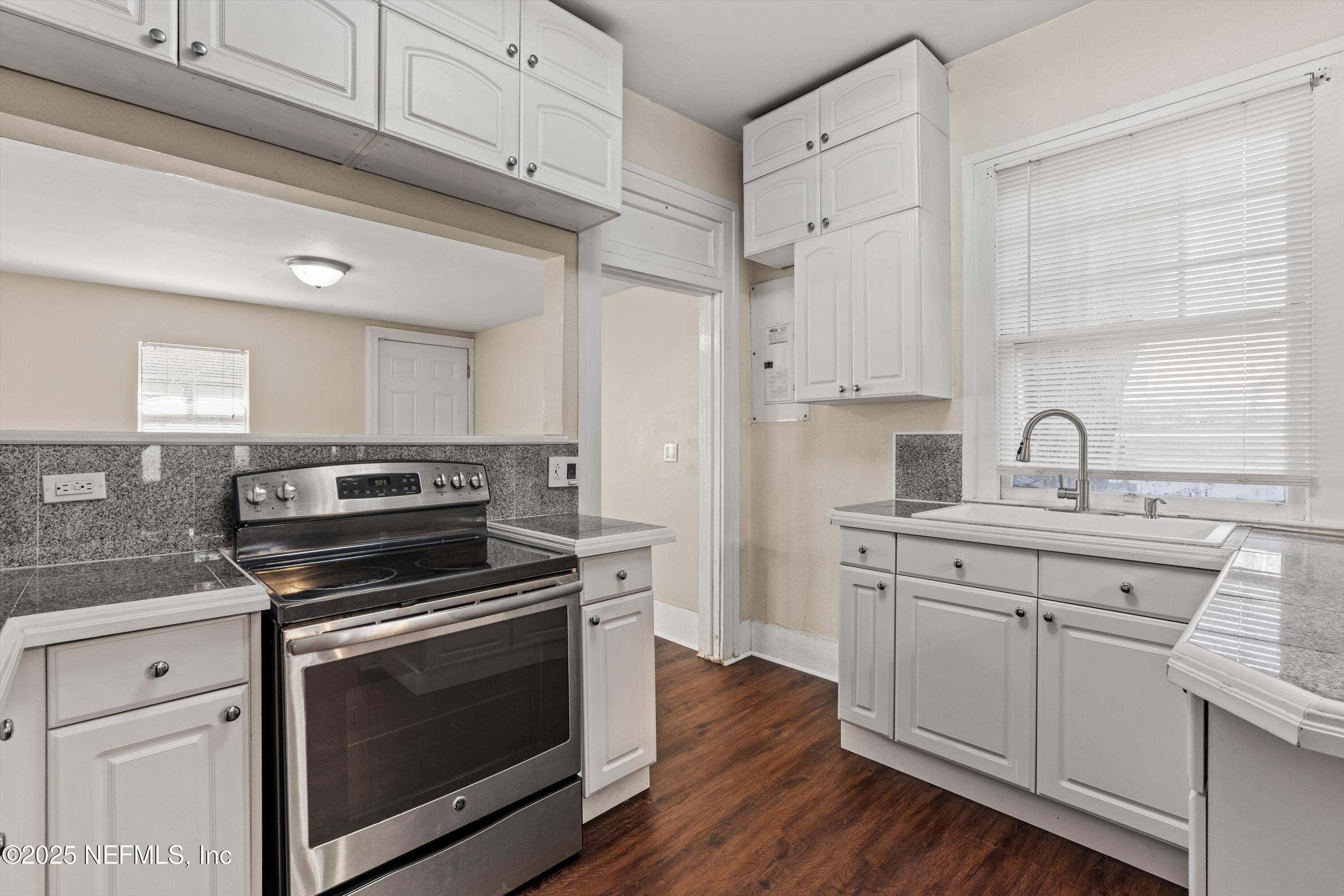 5250 Arlington Road Jacksonville, FL 32211 - Photo 8 of 24 08-Kitchen