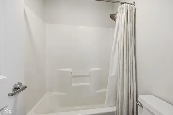 $2,600 | 228 East St Joseph Street, Indianapolis, IN 46202