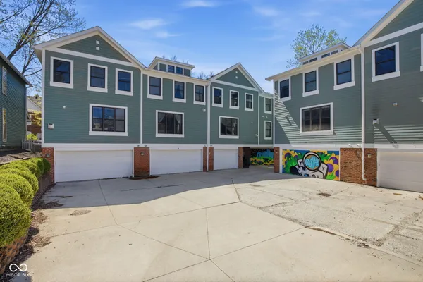 $2,600 | 228 East St Joseph Street, Indianapolis, IN 46202