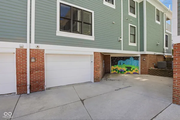 $2,600 | 228 East St Joseph Street, Indianapolis, IN 46202