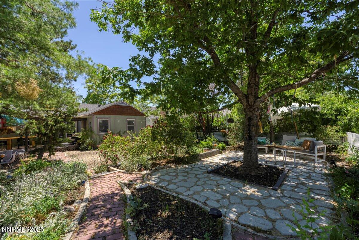 661 Thoma Street Reno, NV 89502 - Photo 29 of 33 a view of outdoor space and yard