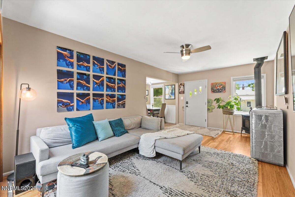 661 Thoma Street Reno, NV 89502 - Photo 6 of 33 a living room with furniture and a window