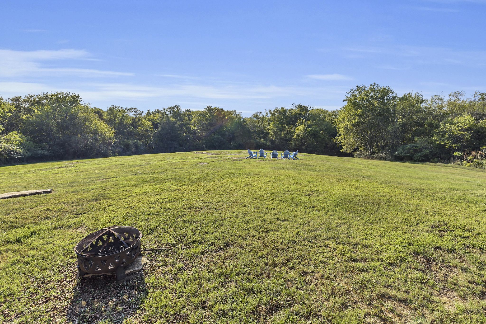 3798 McCandless Road Columbia, TN 38401 - Photo 25 of 28 a view of an ocean and a mountain