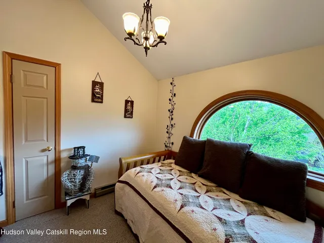 a view of a back yard