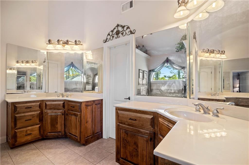 802 Pathview Court Dacula, GA 30019 - Photo 17 of 50 a bathroom with a tub sink and mirror